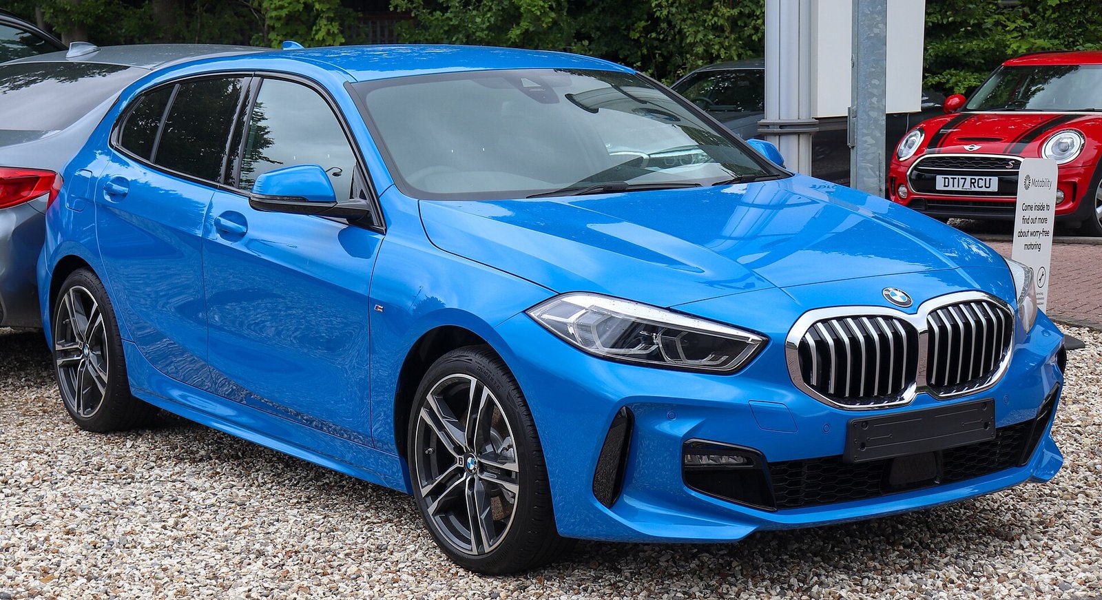 BMW 1 Series 2020 — front three-quarter view