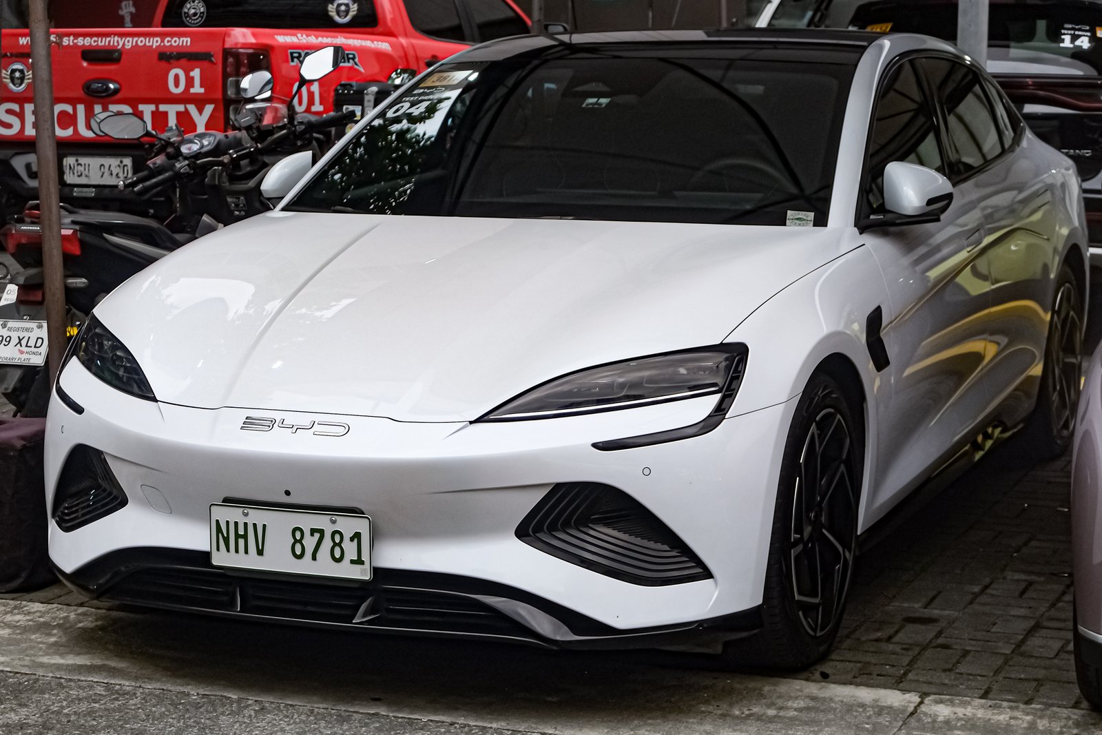 BYD Seal 2024 — front three-quarter view