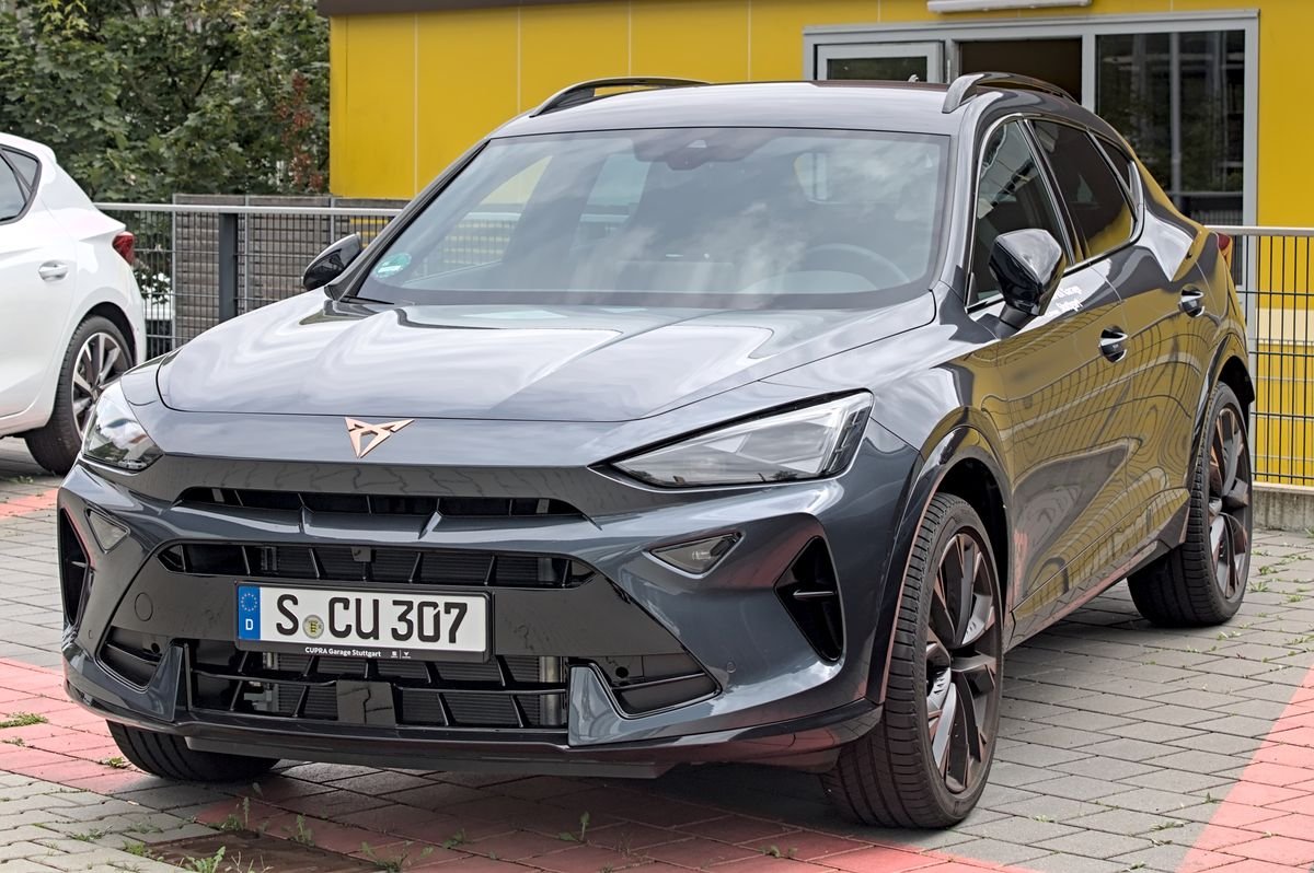 Cupra Formentor 2024 — front three-quarter view