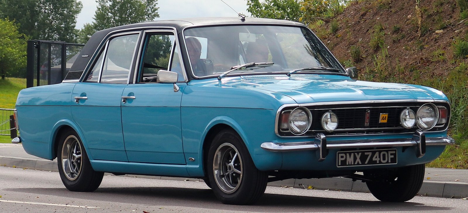 Ford Cortina 1600E Mk2 1969 — front three-quarter view