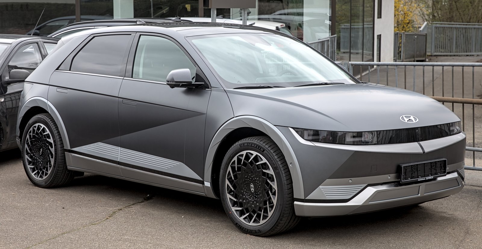 Hyundai Ioniq 5 2024 — front three-quarter view