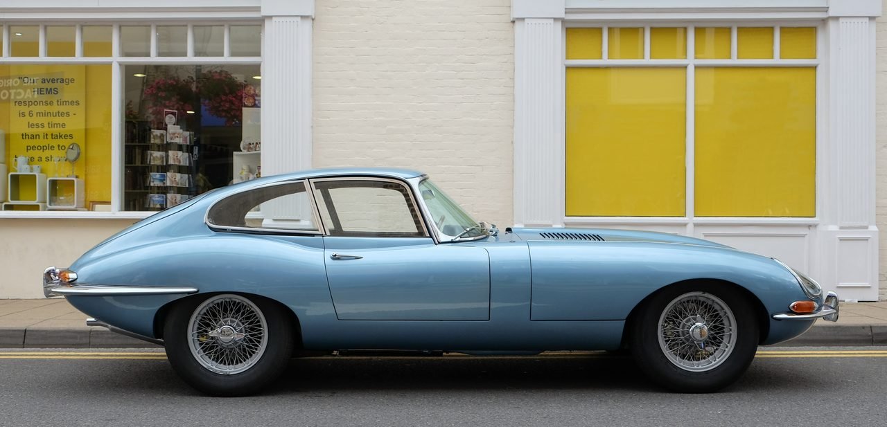 Jaguar E-Type 1965 — front three-quarter view