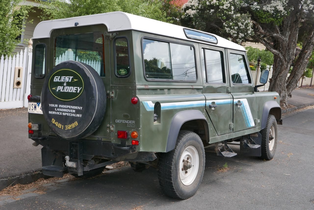 Land Rover Defender 110 1990 — front three-quarter view