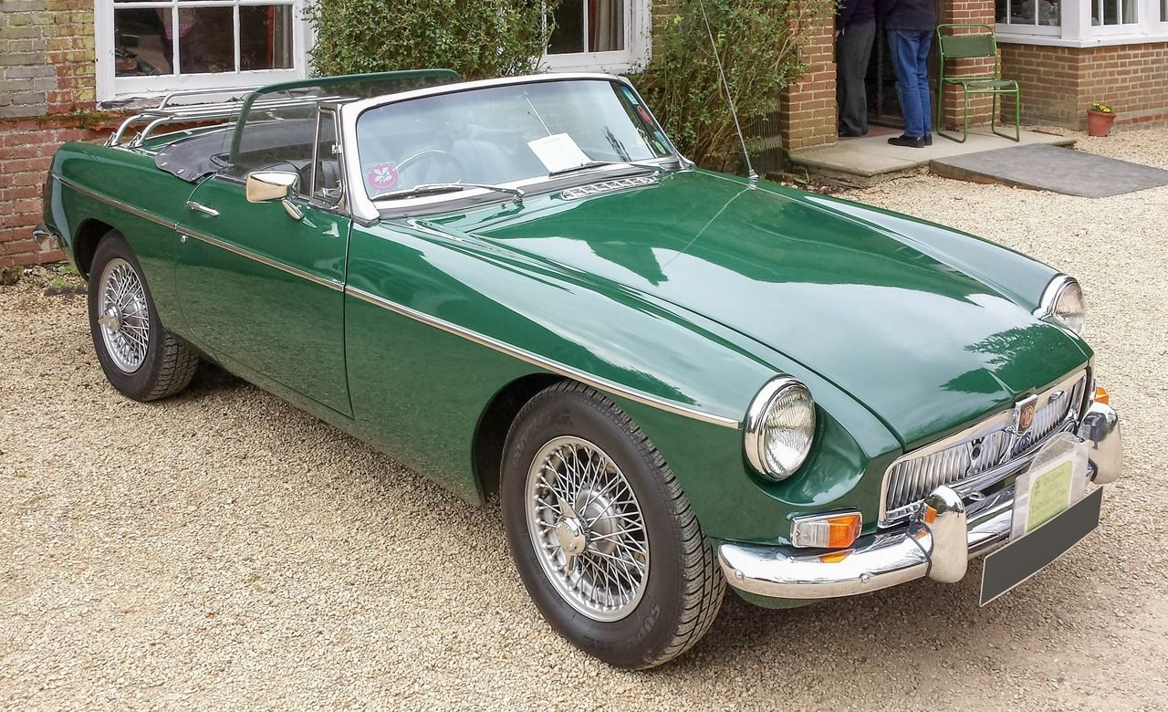 MG MGB Roadster 1970 — front three-quarter view