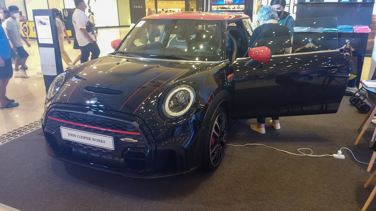 Mini Cooper 2022 — front three-quarter view