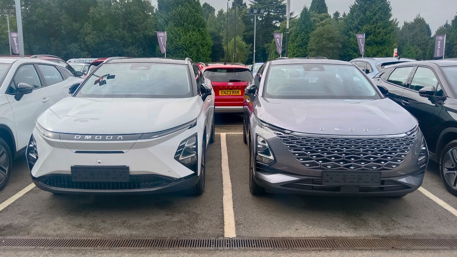 Omoda 5 2025 — front three-quarter view