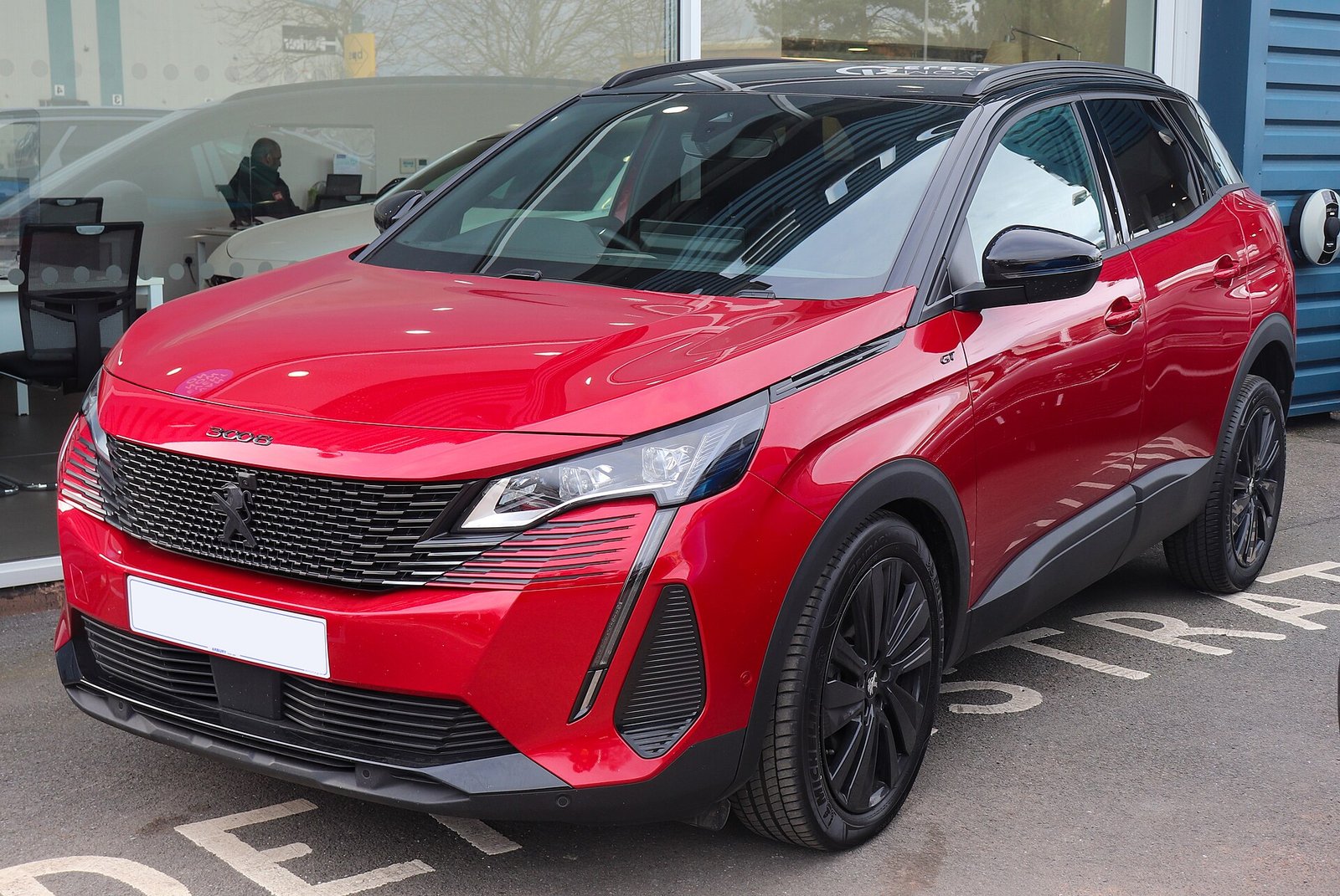Peugeot 3008 2021 — front three-quarter view