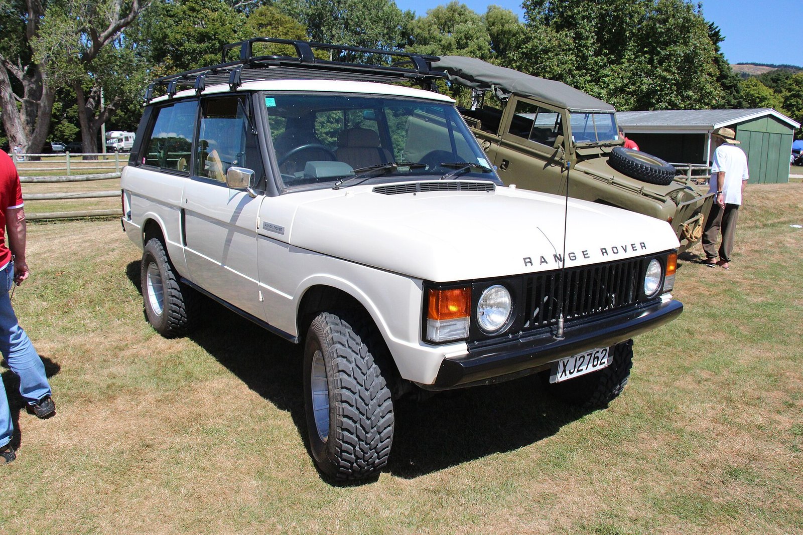 Land Rover Range Rover Classic 3.5 V8 1973 — front three-quarter view