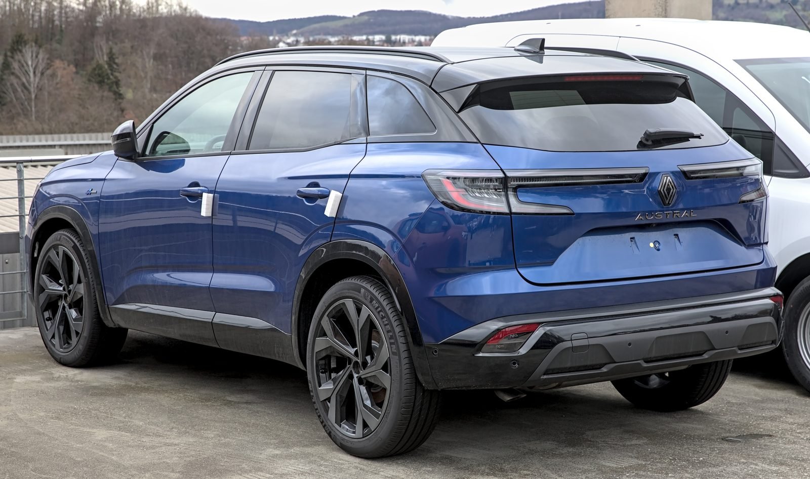 Renault Austral 2024 — front three-quarter view