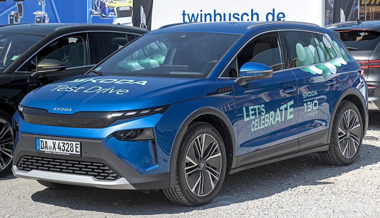Skoda Elroq 2025 — front three-quarter view