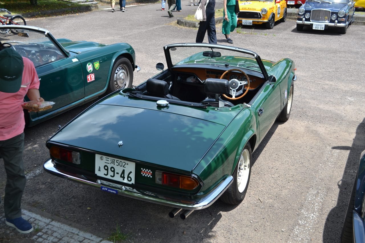 Triumph Spitfire 1975 — front three-quarter view