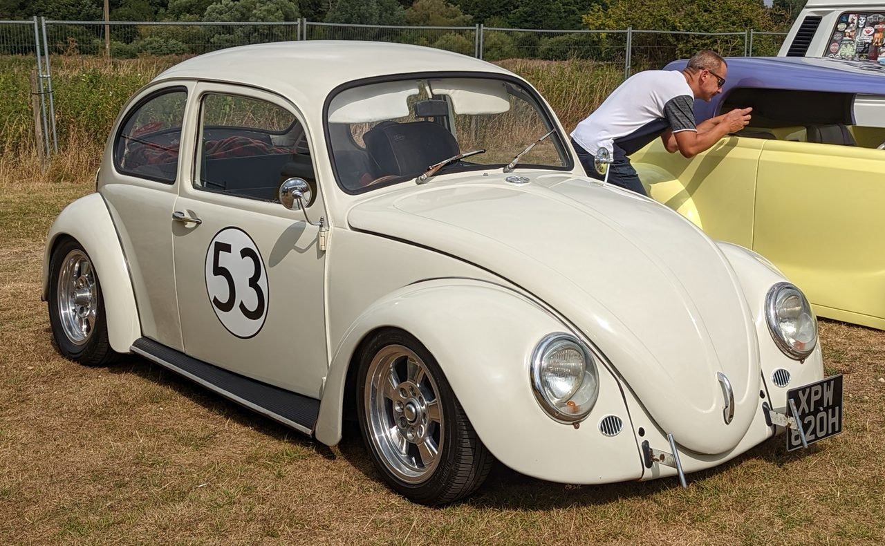 Volkswagen Beetle 1970 — front three-quarter view