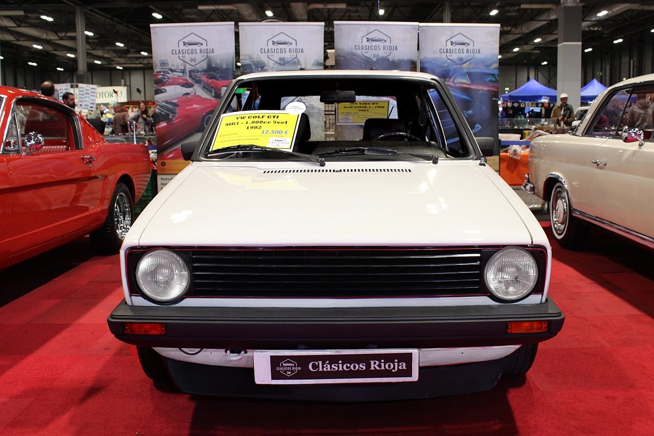 Volkswagen Golf GTI Mk1 1980 — front three-quarter view