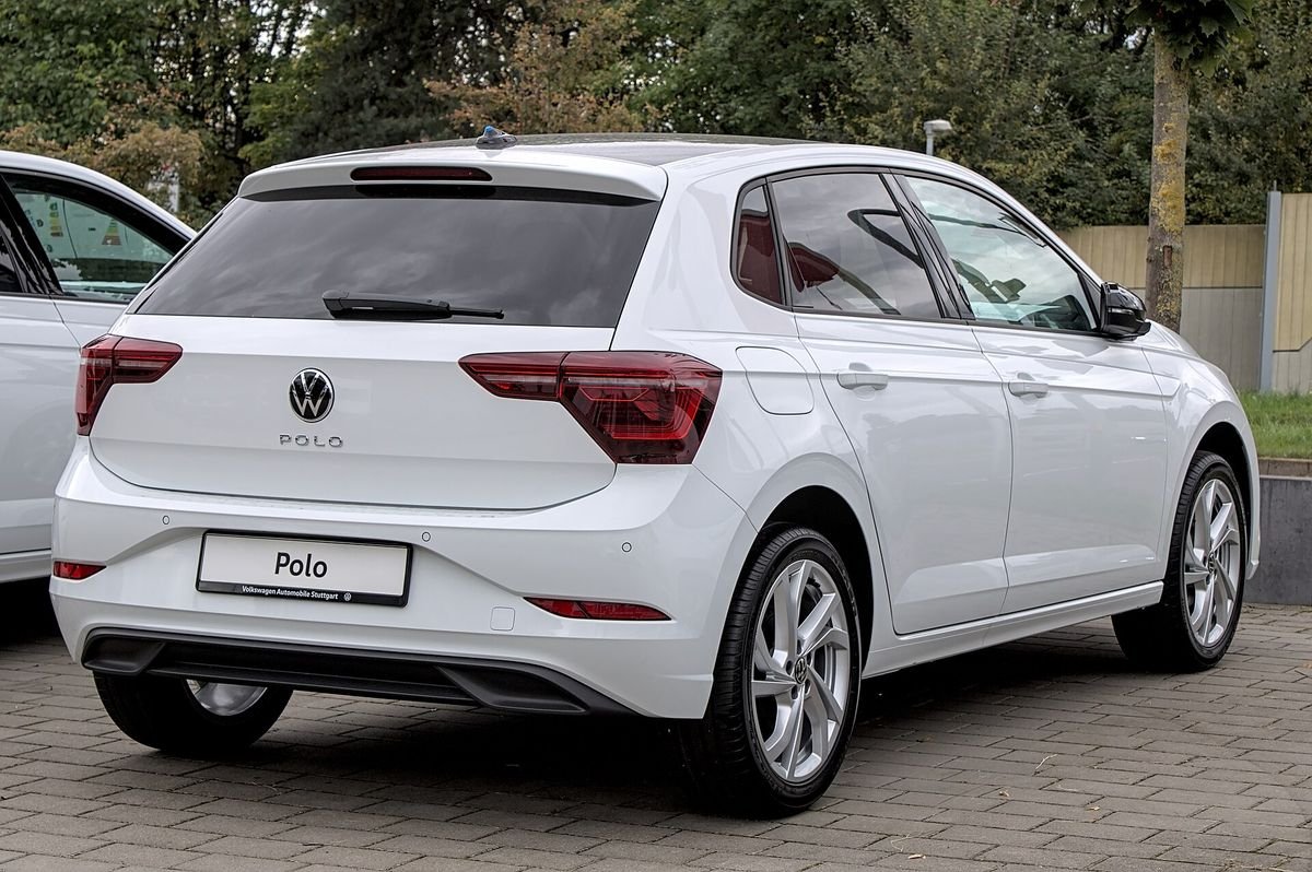 Volkswagen Polo 2024 — front three-quarter view