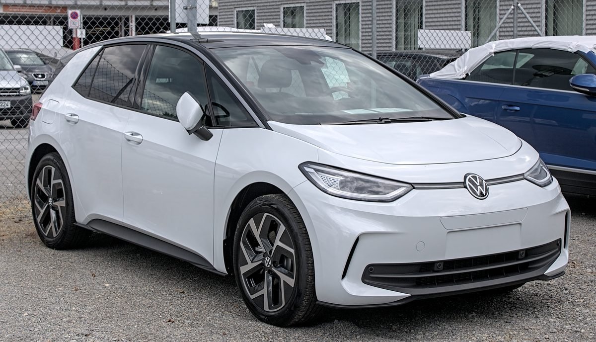 Volkswagen ID.3 2024 — front three-quarter view